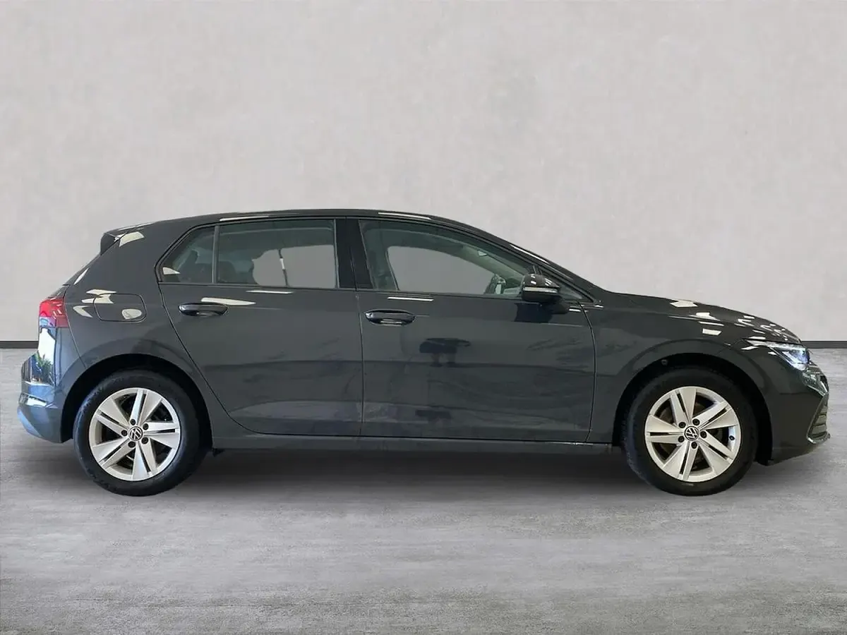 Used VW Golf VIII Life 130 HP (95 kW) 2022 Grey Hatchback