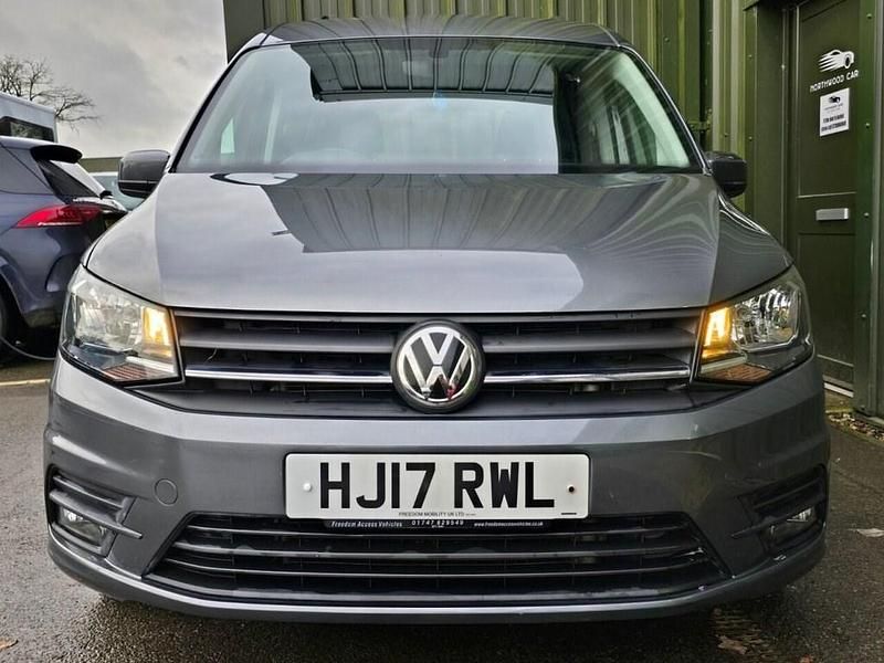 Usado VW Caddy S 102 HP (75 kW) 2017 Cinzento Monovolume