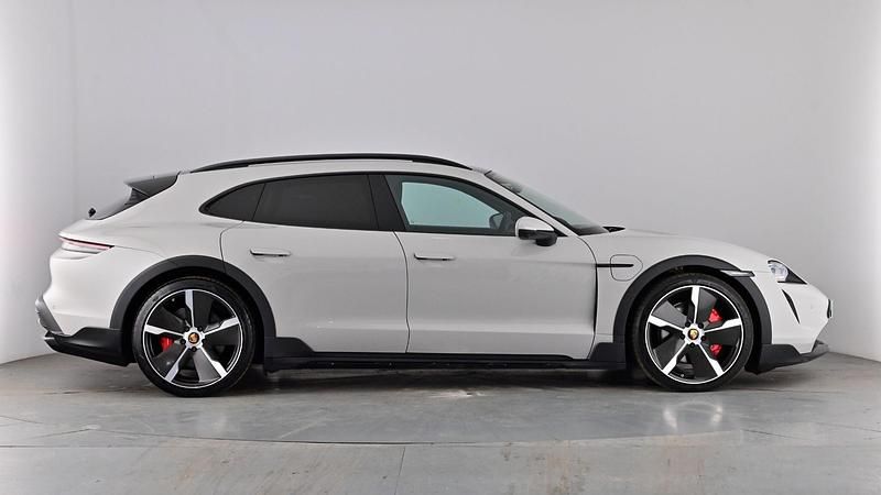 Used Porsche Taycan Cross Turismo 419 kW (571 HP) 2022 Crayon grey Estate