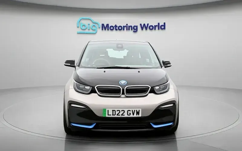 Usado BMW i3 135 kW (184 HP) 2022 Prateado Citadino