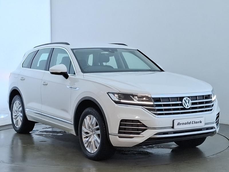 White Used 2018 VW Touareg SEL SUV | £23,998 (Fair price) - Image 1/4