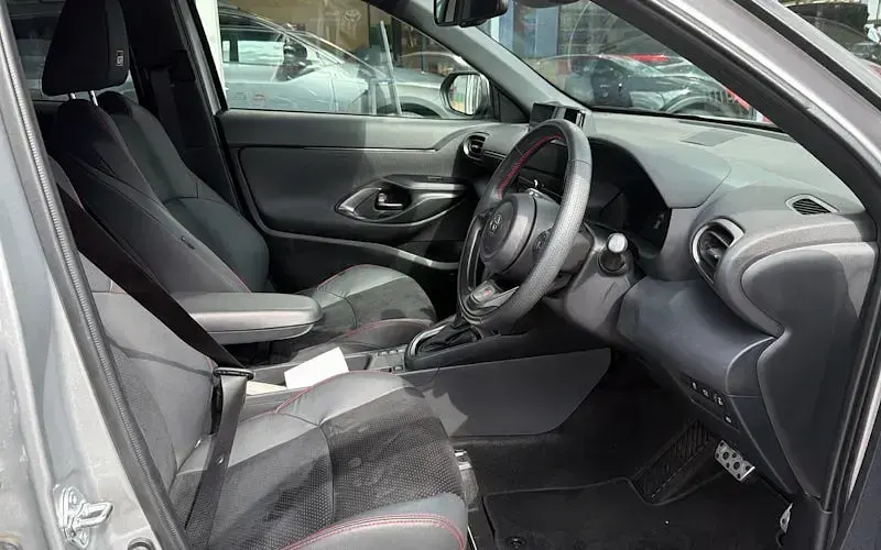 Used Toyota Yaris Cross Sport 131 HP (96 kW) 2025 Silver SUV
