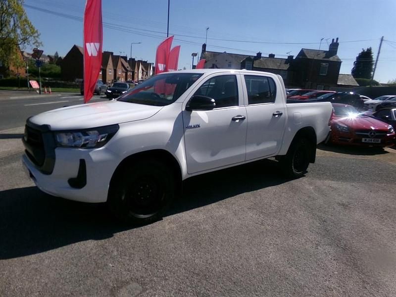 Second-hand Toyota HiLux Active 150 CP (110 kW) 2022 Alb Pickup