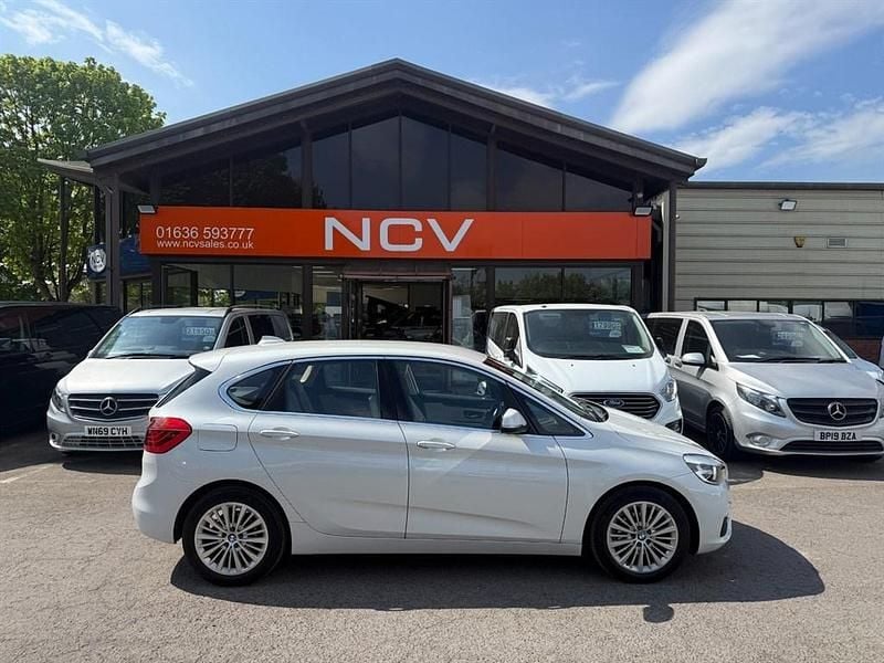 Used BMW 218 Luxury Line 2015 White Hatchback