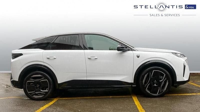 Used Peugeot e-3008 GT 152 kW (207 HP) 2024 White SUV