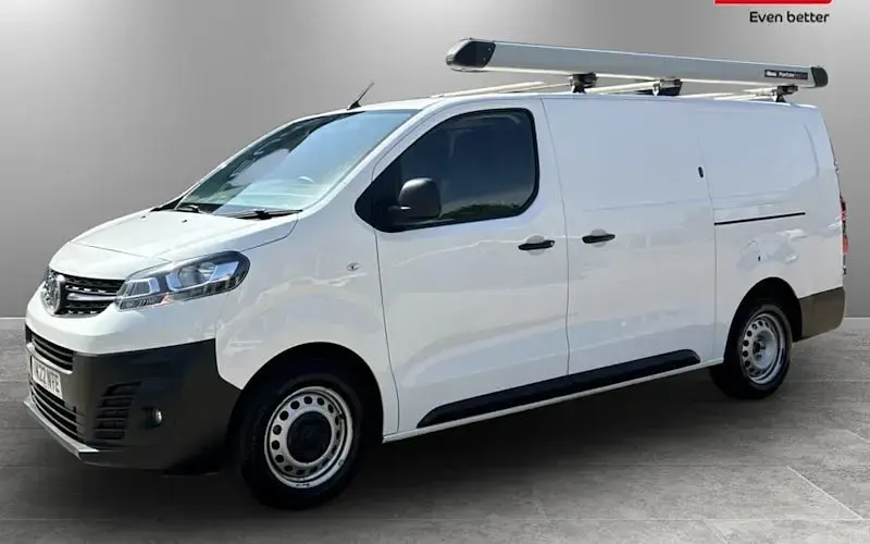 Used Vauxhall Vivaro 101 HP (74 kW) 2022 White MPV