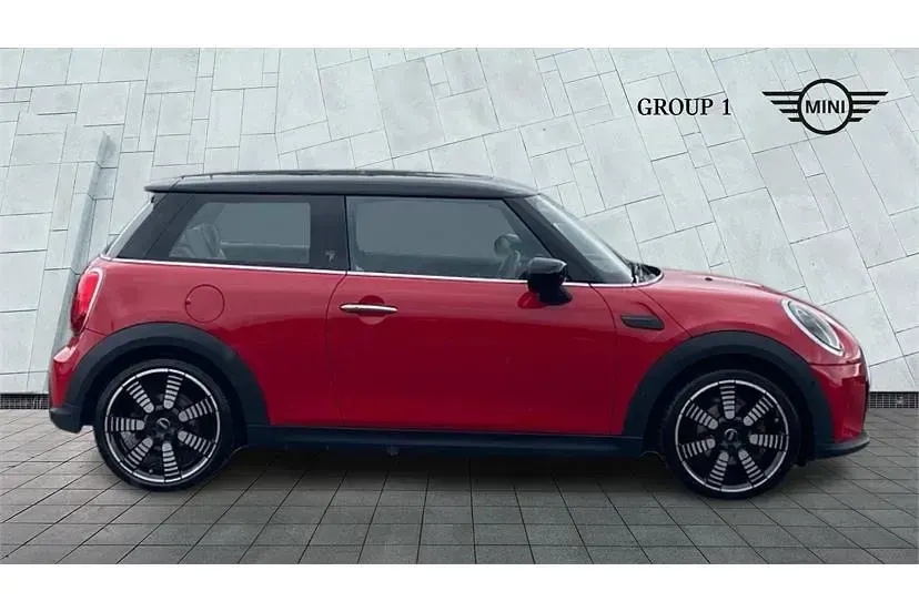 Begagnad Mini Cooper Exclusive 136 HK (100 kW) 2023 Röd Halvkombi