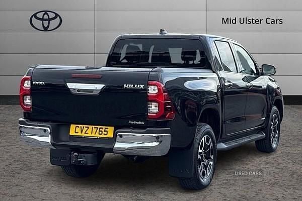 New Toyota HiLux 2025 Black Pickup