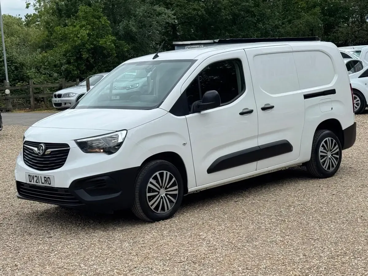 Used Vauxhall Combo Edition 100 HP (73 kW) 2021 White MPV