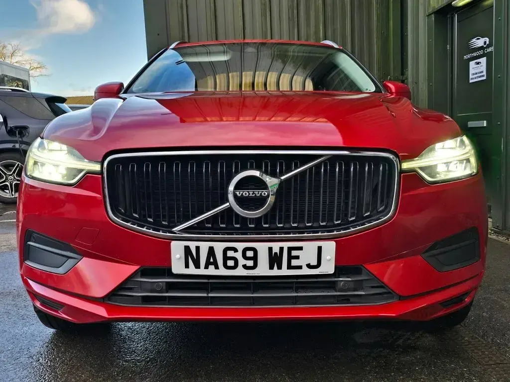 Used Volvo XC60 190 HP (139 kW) 2019 Red SUV