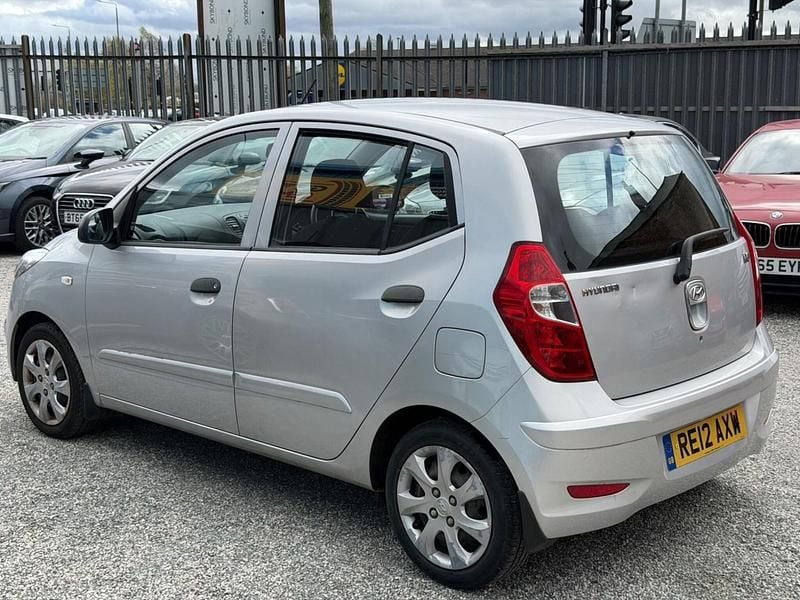 Used Hyundai i10 Classic 85 HP (62 kW) 2012 Silver Hatchback