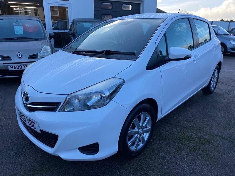 Used Toyota Yaris Multidrive S 2013 White Hatchback