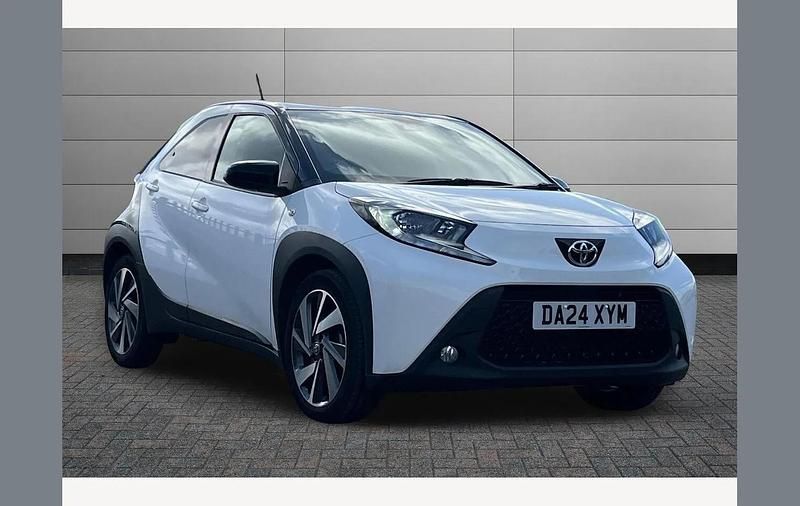 Used Toyota Aygo X 72 HP (52 kW) 2024 White SUV