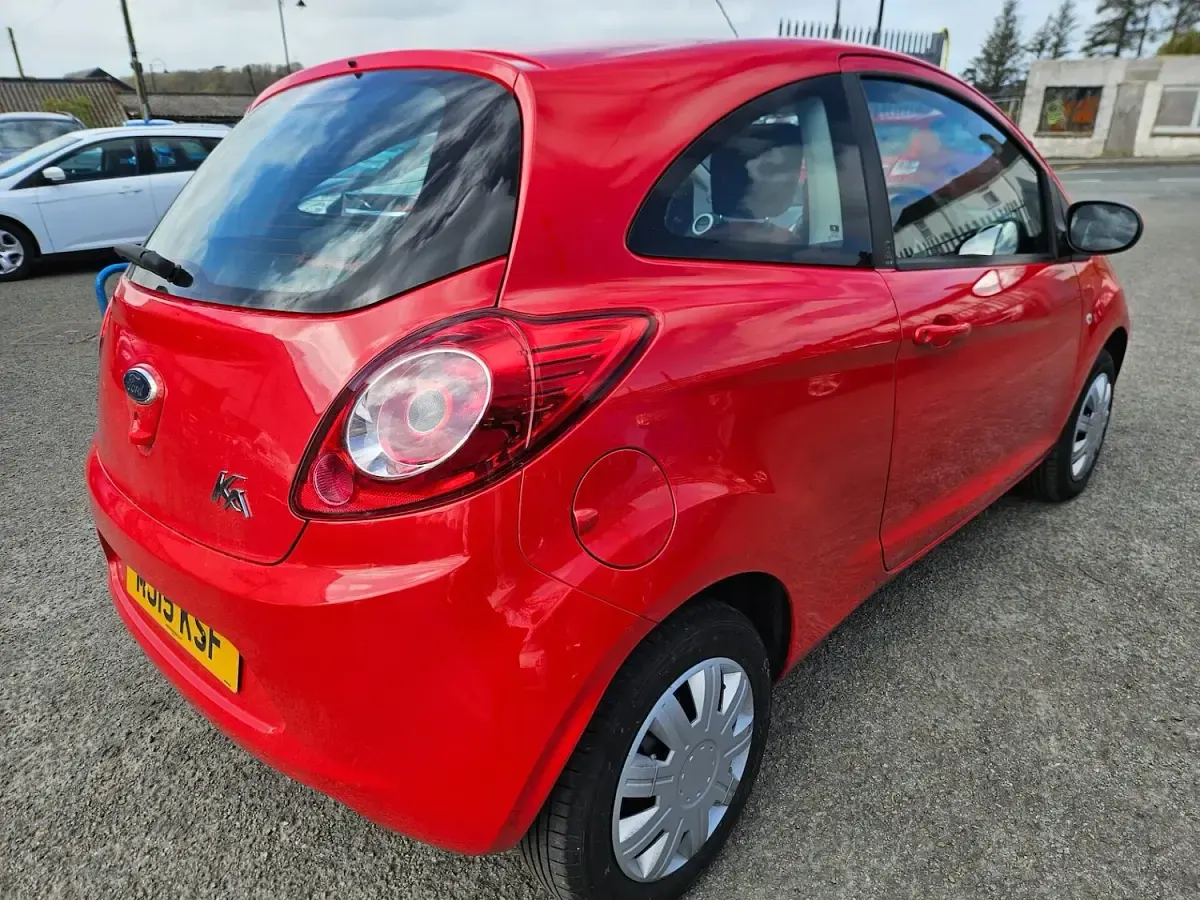 Used Ford Ka 69 HP (50 kW) 2015 Red Hatchback