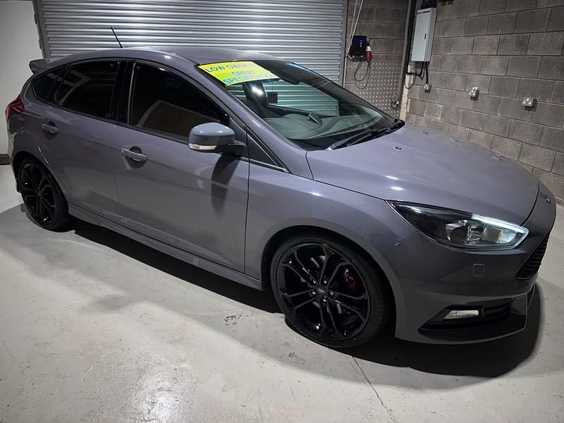 Used Ford Focus ST 250 HP (183 kW) 2017 Grey Hatchback