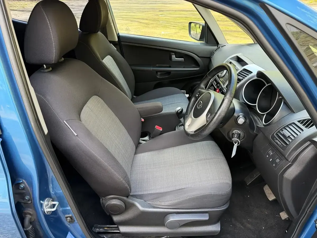 Used Kia Venga 125 HP (91 kW) 2010 Blue Hatchback