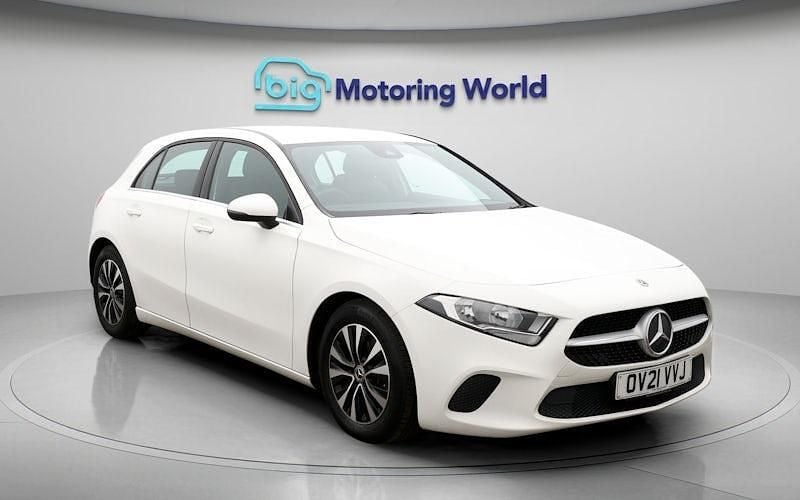 Used Mercedes A180 SE 136 HP (100 kW) 2021 White Hatchback