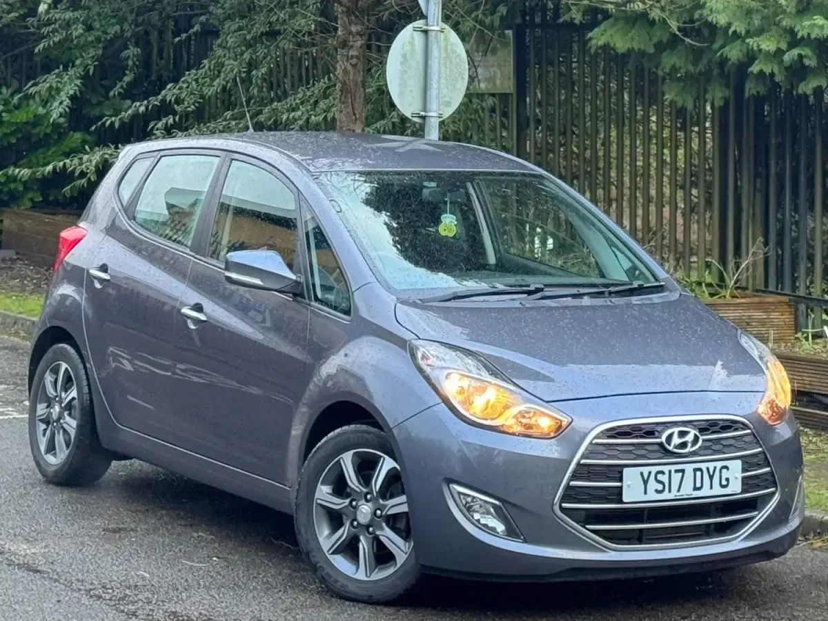 Usado Hyundai ix20 SE 125 CV (91 kW) 2017 Gris Utilitario