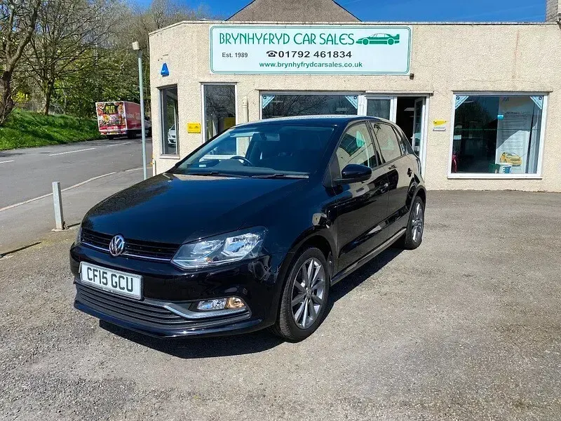 Used VW Polo Design 2015 Deep black pearl metallic Hatchback