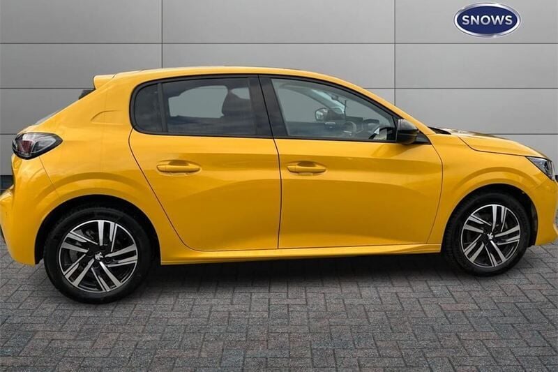 Used Peugeot 208 Allure Premium 102 HP (75 kW) 2022 Yellow Hatchback