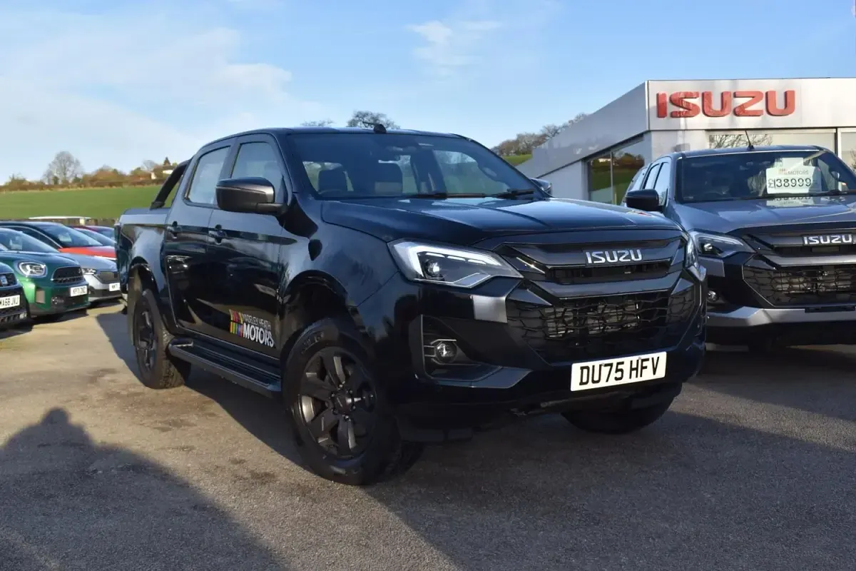 New Isuzu D-Max 163 HP (119 kW) 2025 Black Pickup