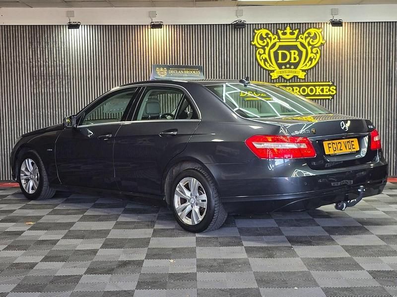 Gebraucht Mercedes E220 SE 170 PS (125 kW) 2012 Grau Limousine