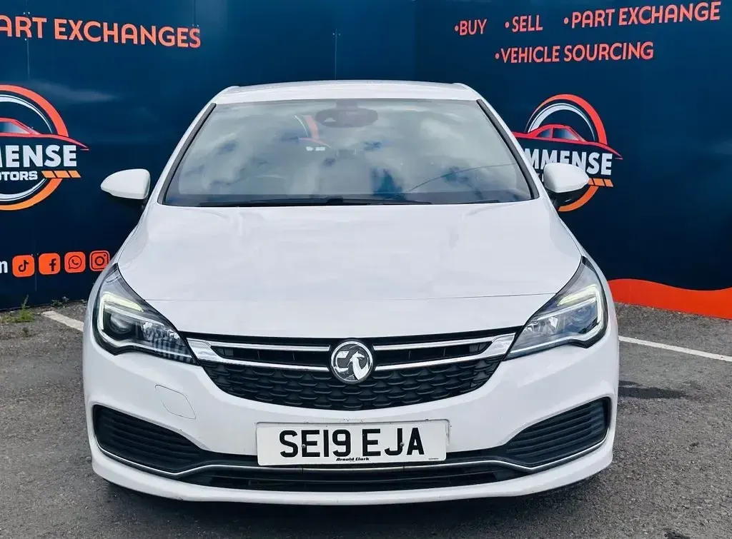 Used Vauxhall Astra SRi 150 HP (110 kW) 2019 White Hatchback