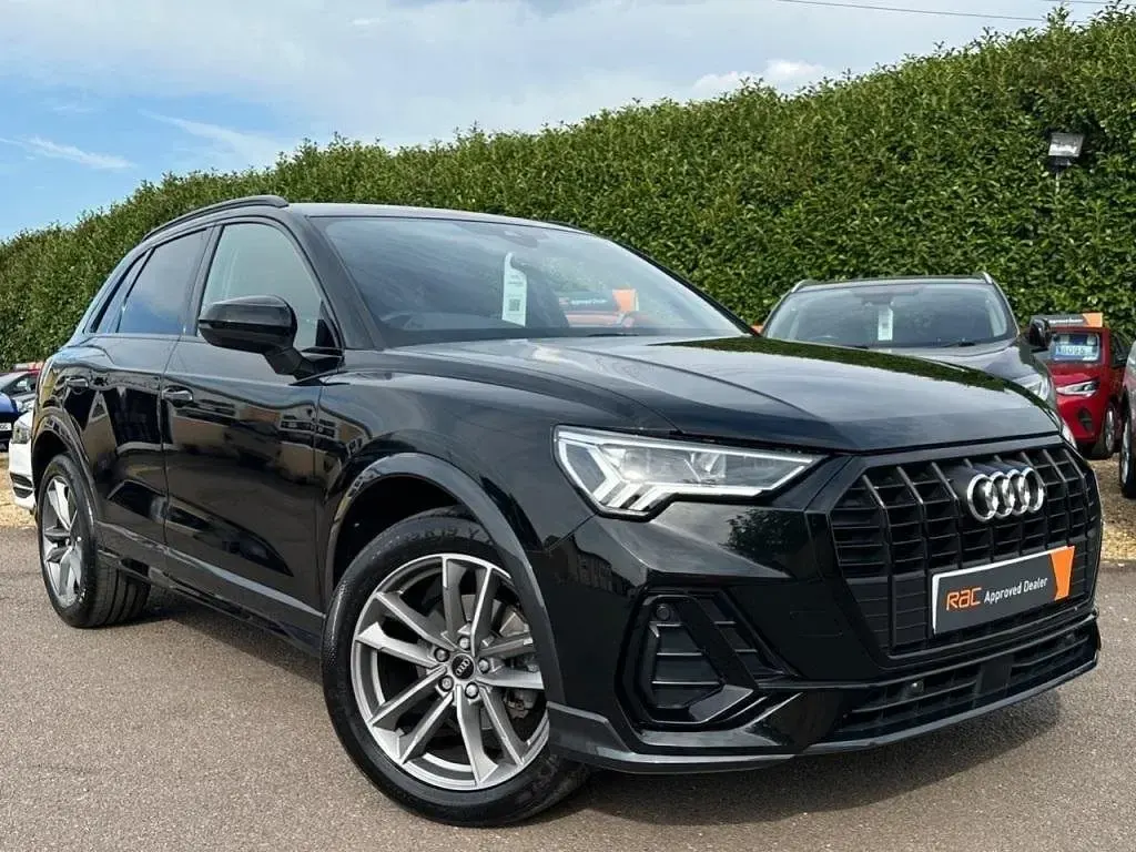 Używany Audi Q3 Black Edition 150 KM (110 kW) 2022 Czarny SUV