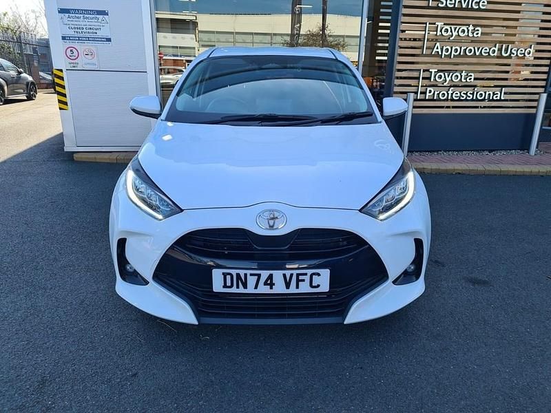 Used Toyota Yaris Hybrid Design 2024 White Hatchback