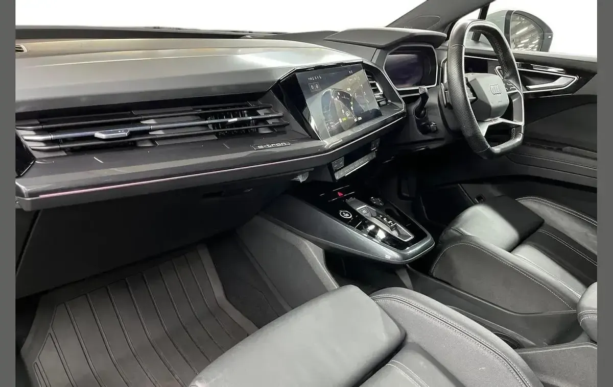 Used Audi Q4 e-tron Comfort 150 kW (204 HP) 2021 White SUV