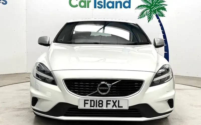 Używany Volvo V40 R-Design 152 KM (111 kW) 2018 Biały Hatchback