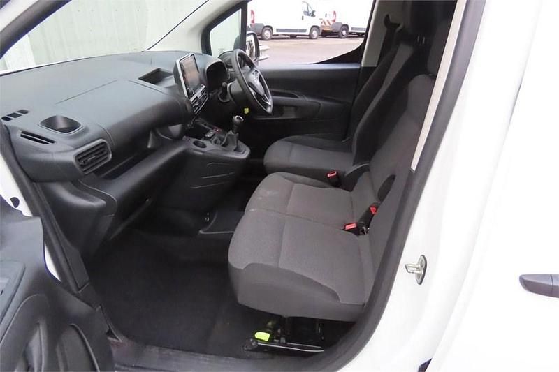 Used Vauxhall Combo Edition 75 HP (55 kW) 2021 White Van