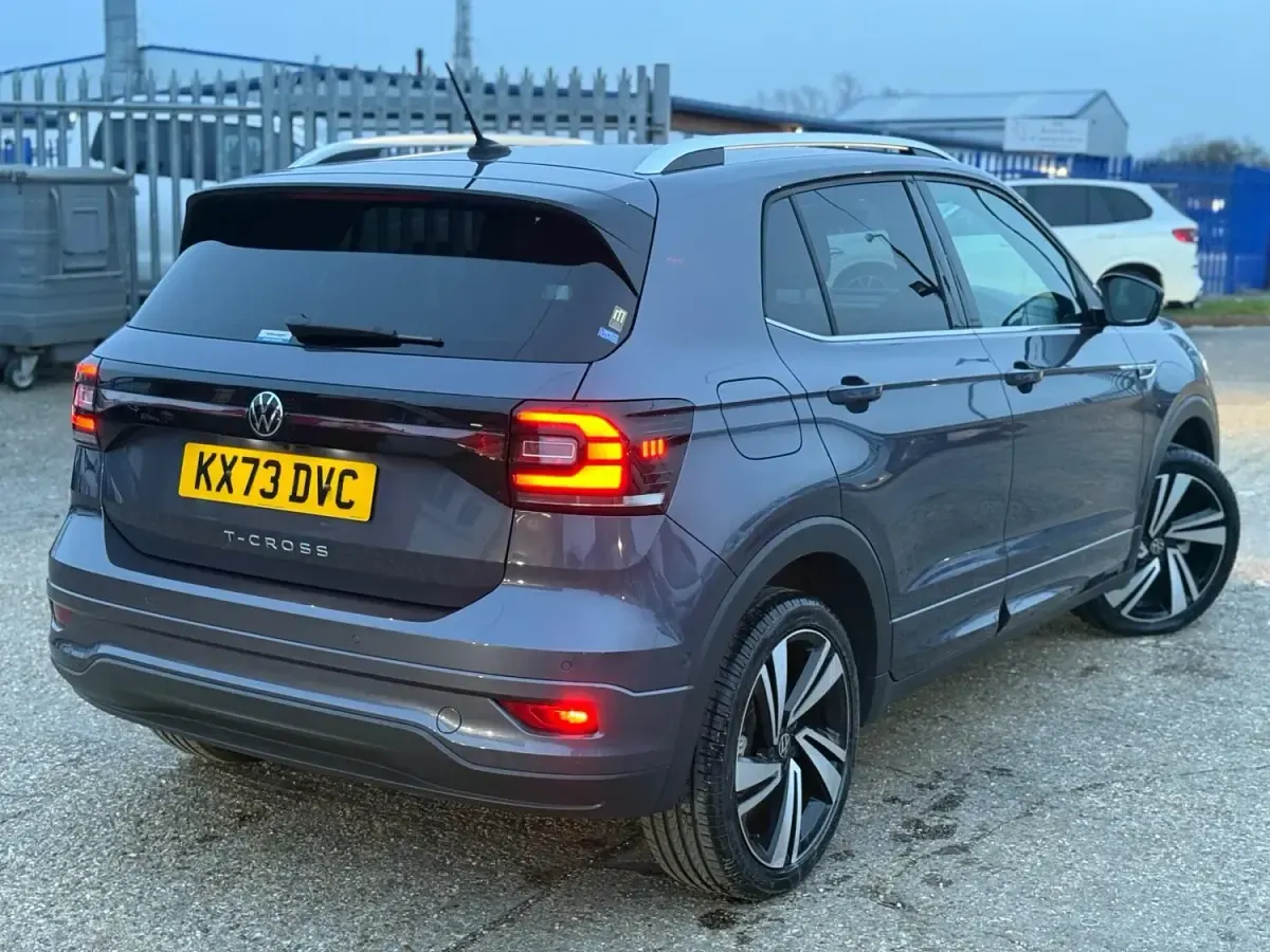 Usado VW T-Cross R-line 150 CV (110 kW) 2026 Gris SUV