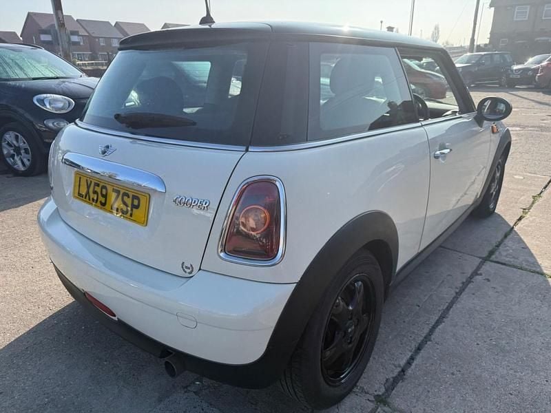 Used Mini Cooper Hatch 2009 White Hatchback