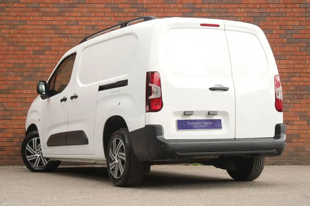 Used Peugeot Partner 131 HP (96 kW) 2021 White MPV