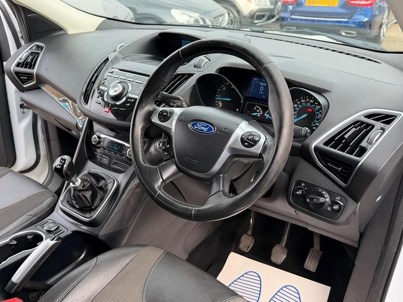 Used Ford Kuga Titanium 140 HP (102 kW) 2014 White SUV