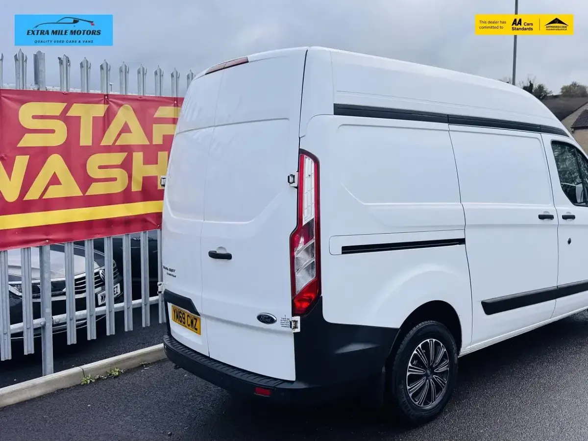 Used Ford Transit Custom S 105 HP (77 kW) 2019 White Van