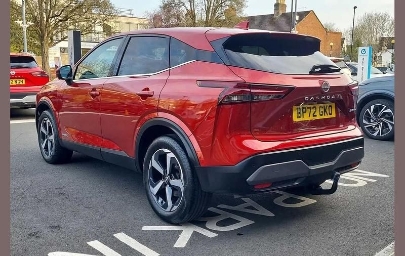 Used Nissan Qashqai N-Connecta 187 HP (137 kW) 2022 Red SUV