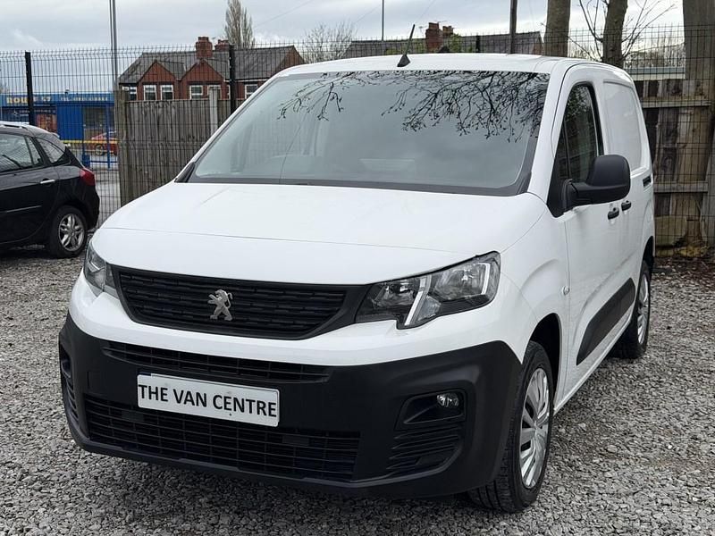Used Peugeot Partner 131 HP (96 kW) 2021 White MPV