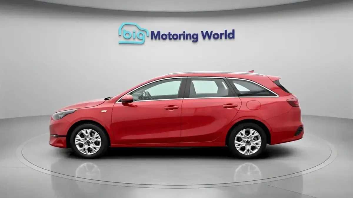 Usado Kia Ceed 2024 Vermelho Citadino