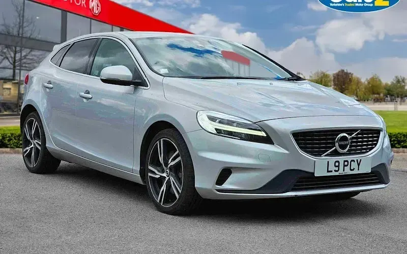 Used Volvo V40 R-Design Pro 152 HP (111 kW) 2018 Hatchback