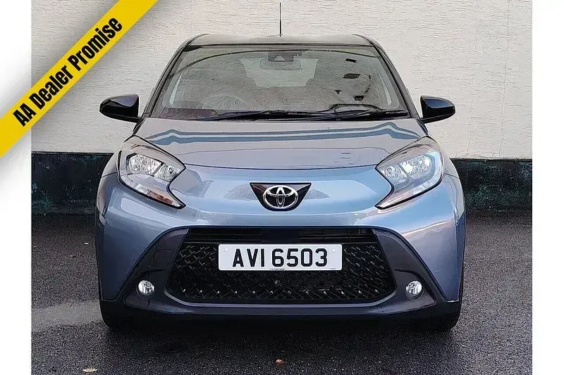 Begagnad Toyota Aygo X 72 HK (52 kW) 2024 Grå SUV