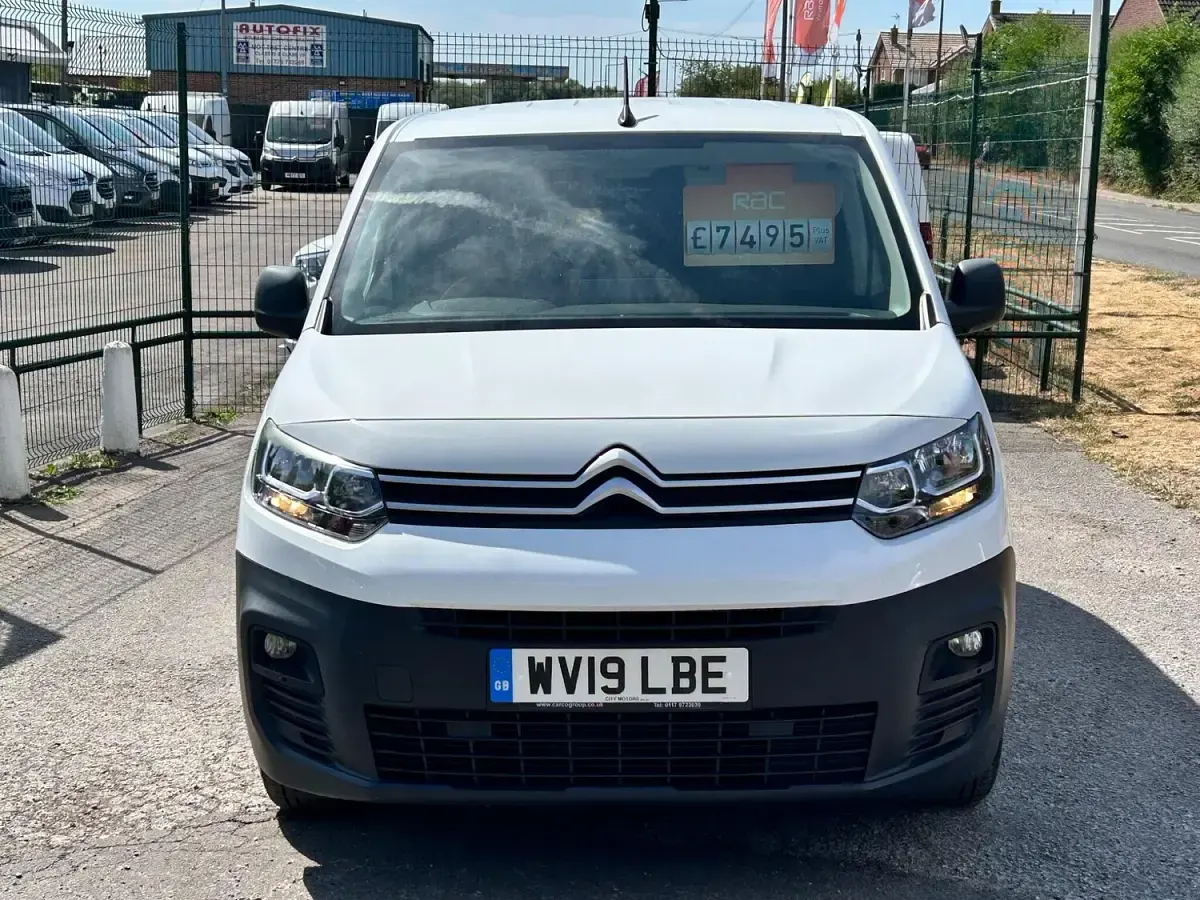 Used Citroën Berlingo 75 HP (55 kW) 2019 White MPV