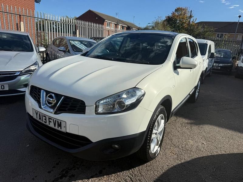 White Used 2013 Nissan Qashqai +2 Acenta SUV | £3,699 (Fair price) - Image 1/4