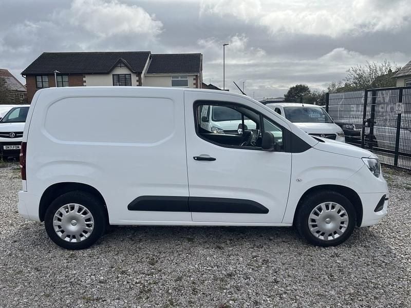 Used Vauxhall Combo Sportive 100 HP (73 kW) 2020 White MPV