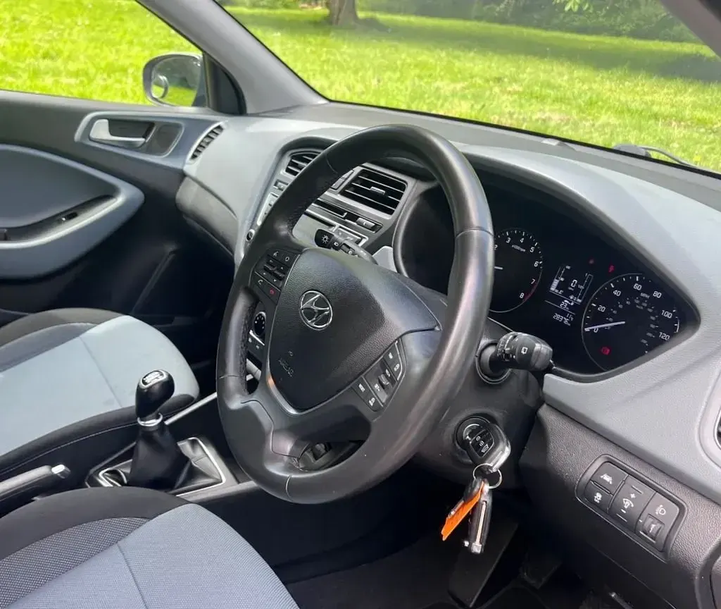 Używany Hyundai i20 SE 84 KM (61 kW) 2017 Niebieski Hatchback