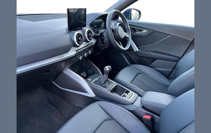 Used Audi Q2 S-Line 113 HP (83 kW) 2025 Blue SUV