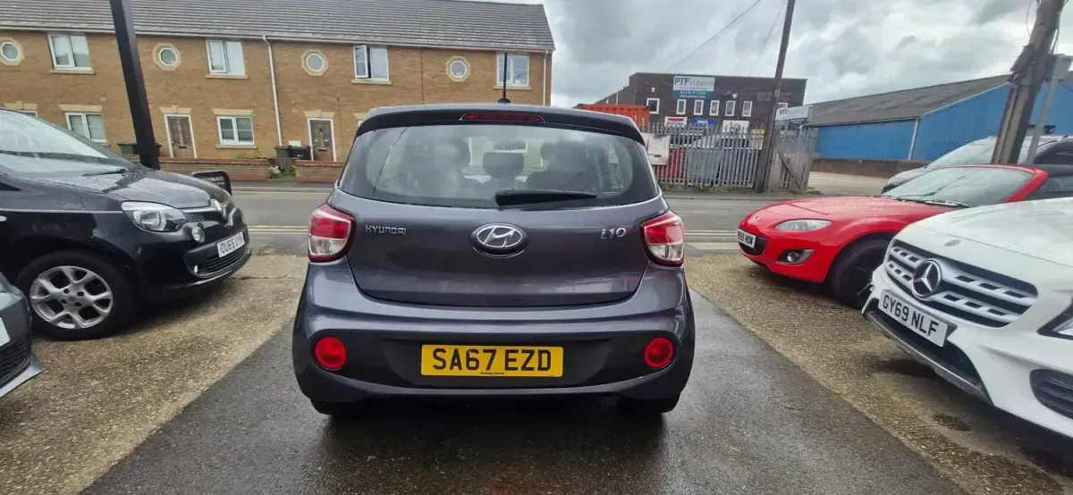Begagnad Hyundai i10 SE 67 HK (49 kW) 2017 Grå Halvkombi