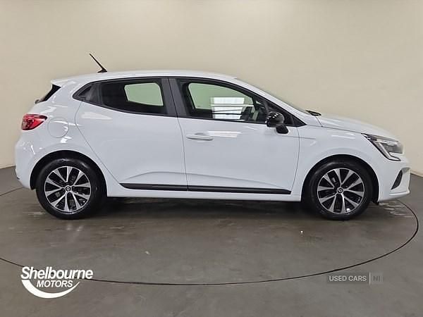 Used Renault Clio V Evolution 90 HP (66 kW) 2023 White Hatchback