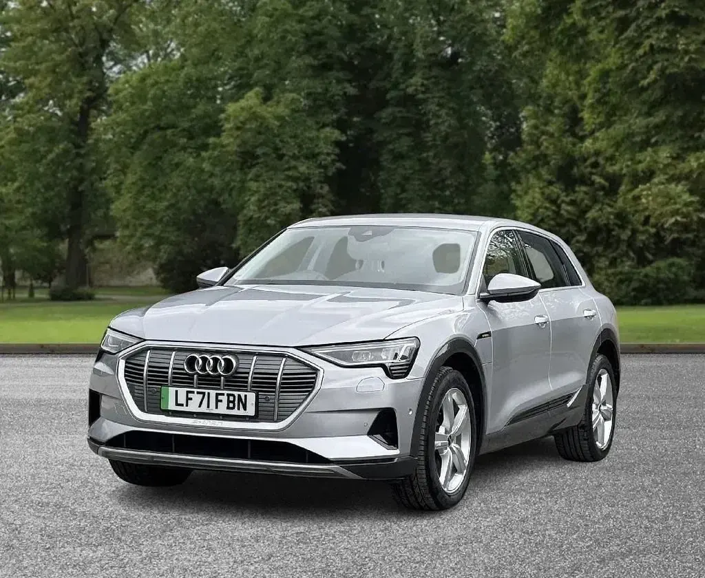 Używany Audi e-tron Design 300 kW (408 KM) 2021 Srebrny SUV